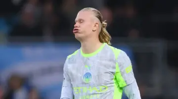 بعد التعادل مع بورنموث، سلم مانشستر سيتي الكأس إلى أرسنال.